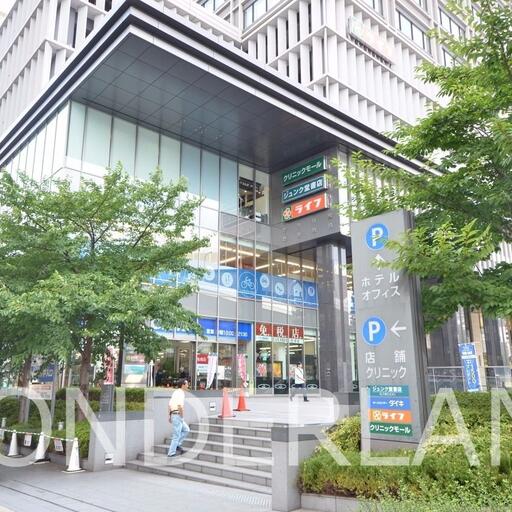 スーパーライフ、ダイキ、ジュンク堂 マルイト難波ビル、スーパーマーケット、ジュンク堂(本屋)、ホームセンター、ホテルモントレー等の複合施設ビル