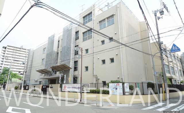 大阪市立敷津小学校 木津市場の近くの敷津東にあります