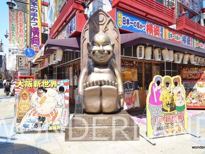 ビリケン様 足をなでるとお金持ちになれると言われています