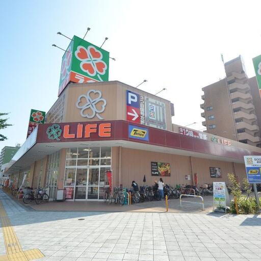 スーパーライフ塩草店 稲荷の交差点角にあります