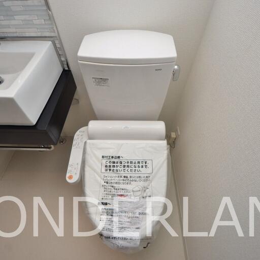 ナンバーセブンティセブンなんばのトイレ ウォシュレット付き